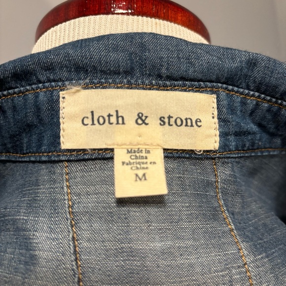 Cloth & Stone Denim Popover Top - Picture 5 of 7